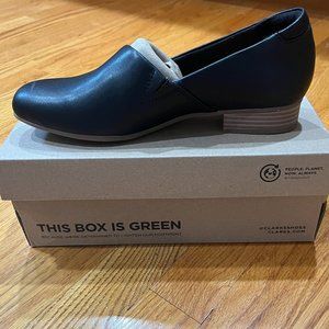 NIB Sz 8 - Clarks Juliet Palm Black Leather Loafer